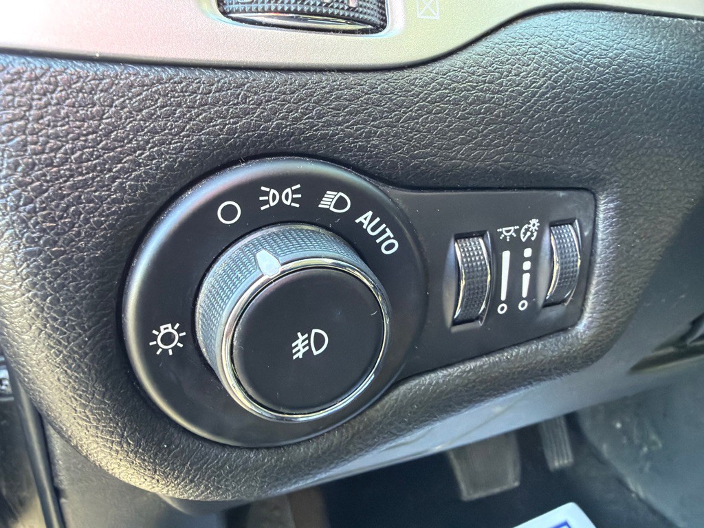 2015 Jeep Cherokee Image 21