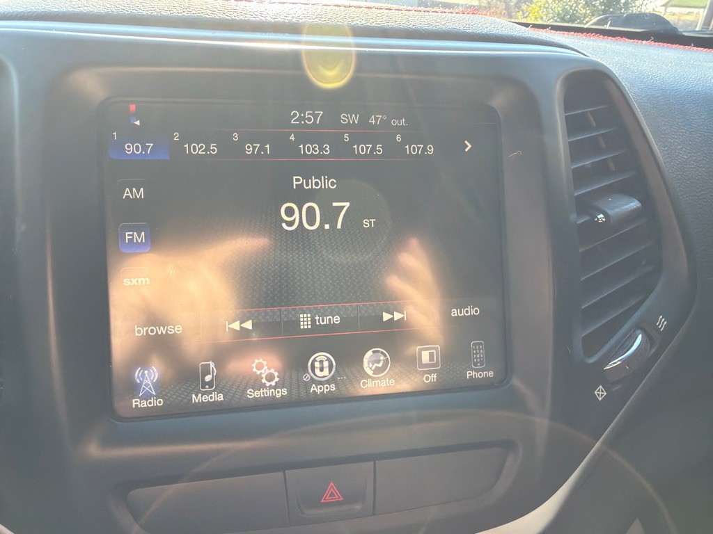 2015 Jeep Cherokee Image 23