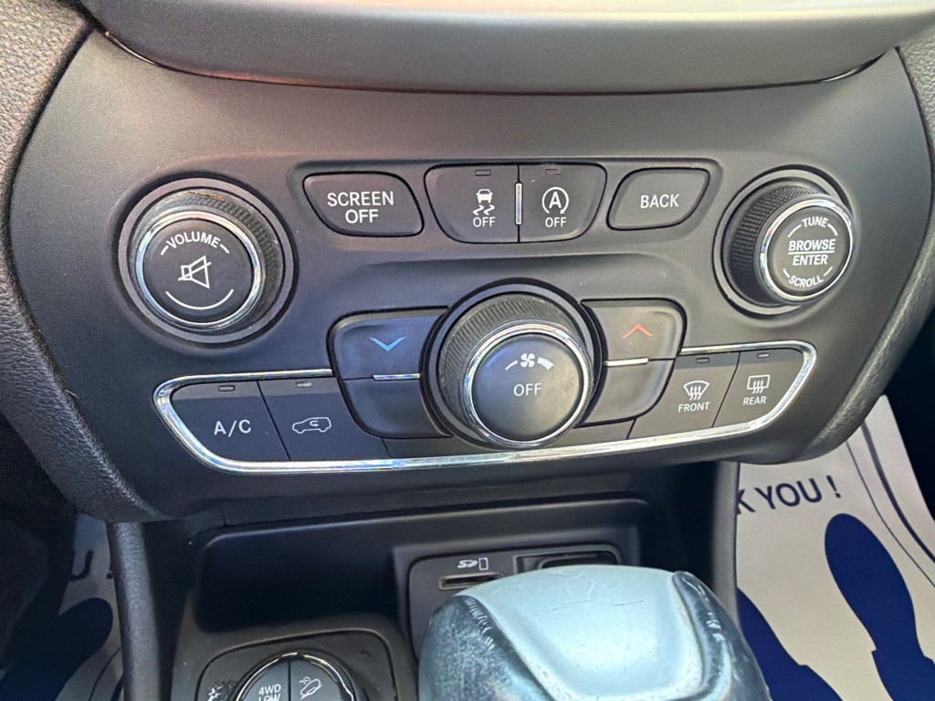 2015 Jeep Cherokee Image 26