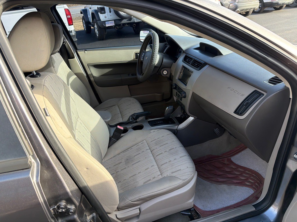 2011 Ford Focus Image 8