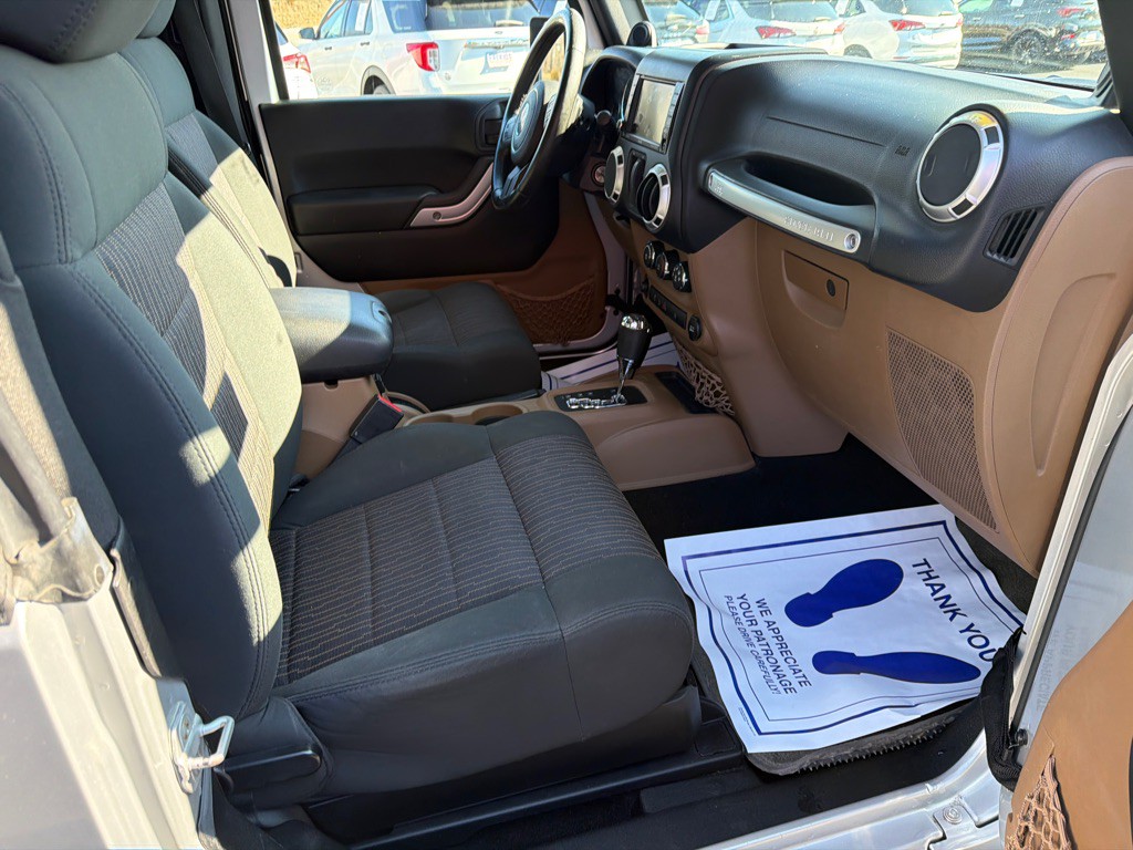 2012 Jeep Wrangler Image 12