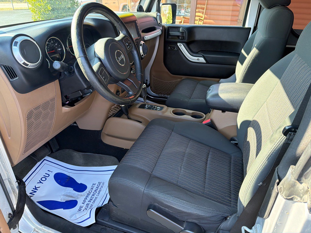 2012 Jeep Wrangler Image 13