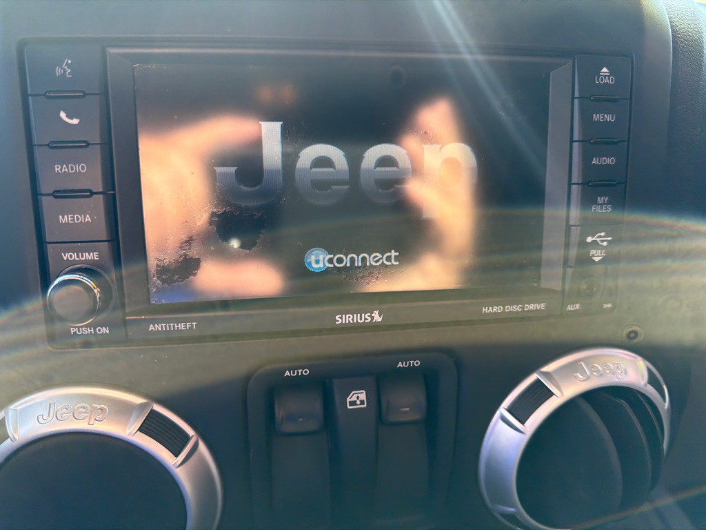 2012 Jeep Wrangler Image 15