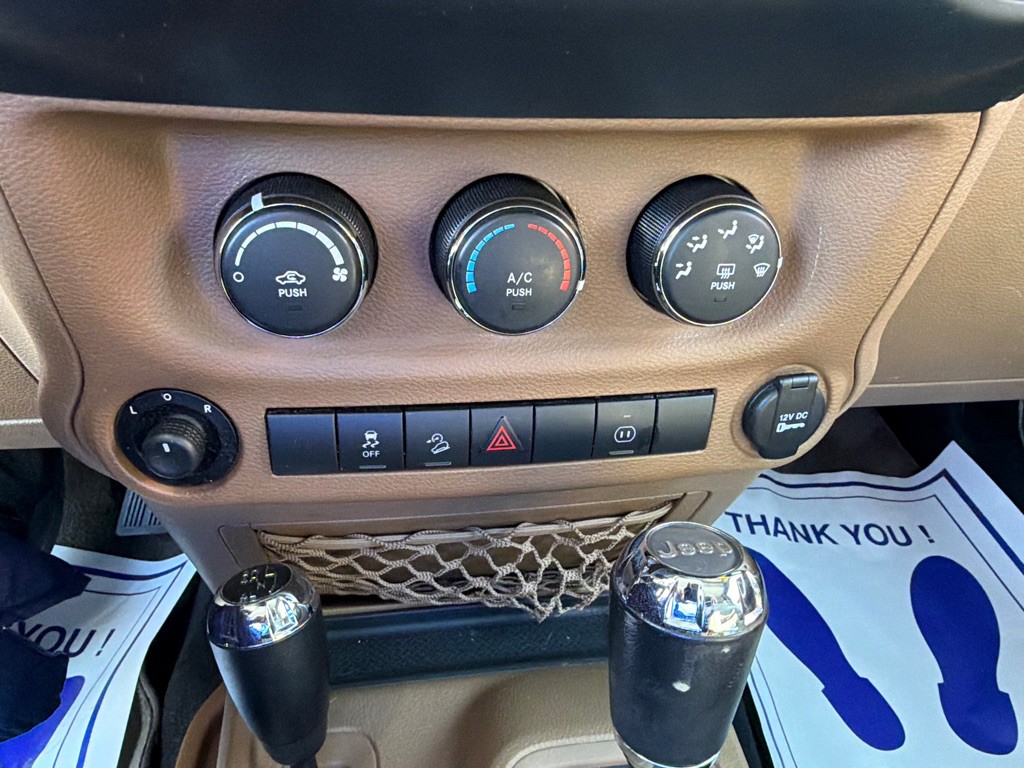 2012 Jeep Wrangler Image 16