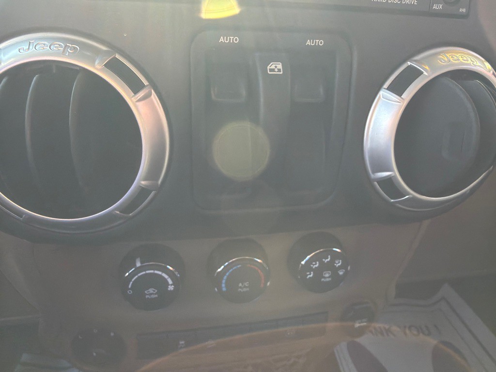 2012 Jeep Wrangler Image 17