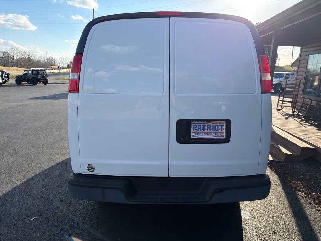 2021 Chevrolet Express Image 7