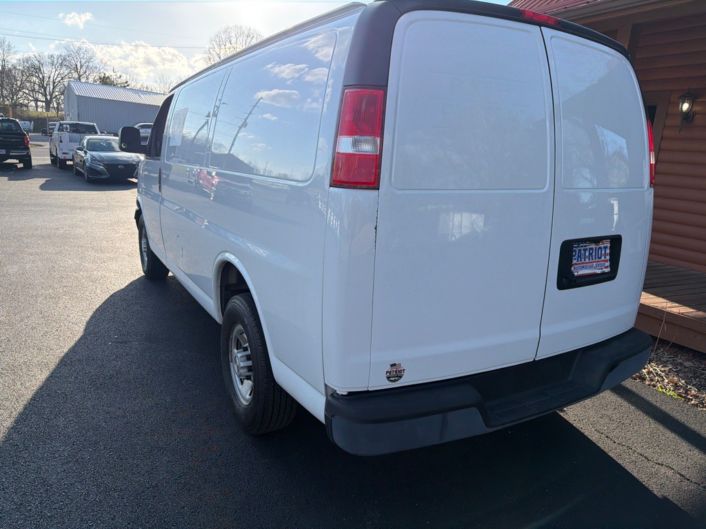 2021 Chevrolet Express Image 8