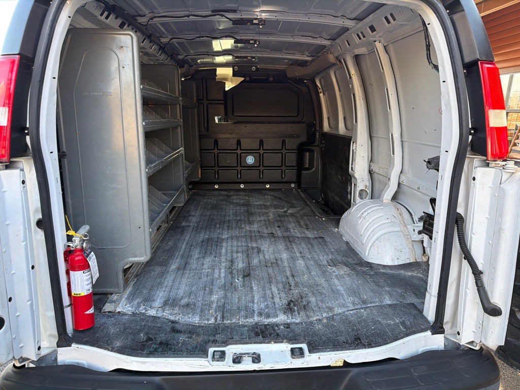 2021 Chevrolet Express Image 14