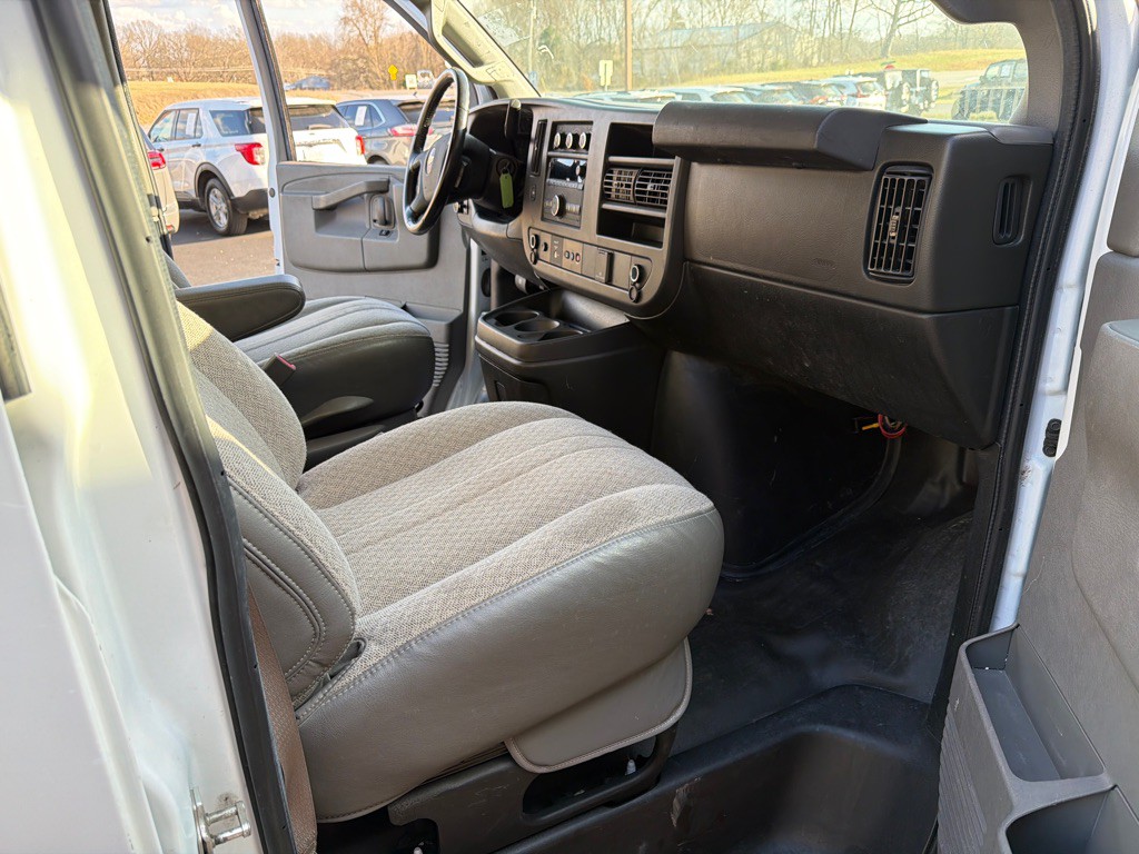 2021 Chevrolet Express Image 15