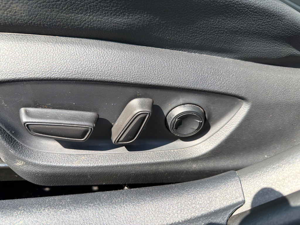 2020 Toyota Camry Image 17