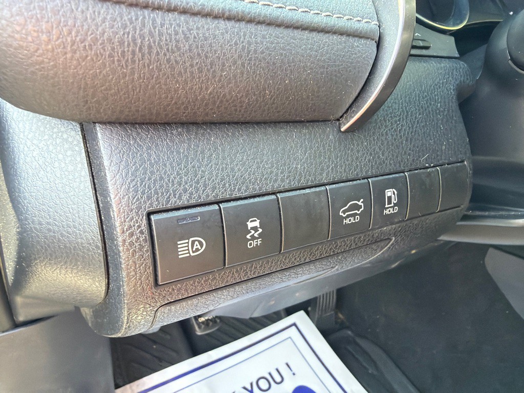 2020 Toyota Camry Image 19