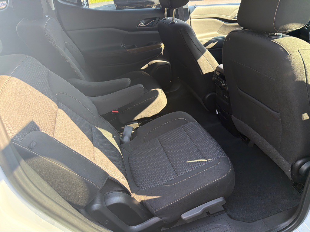 2022 GMC Acadia Image 12