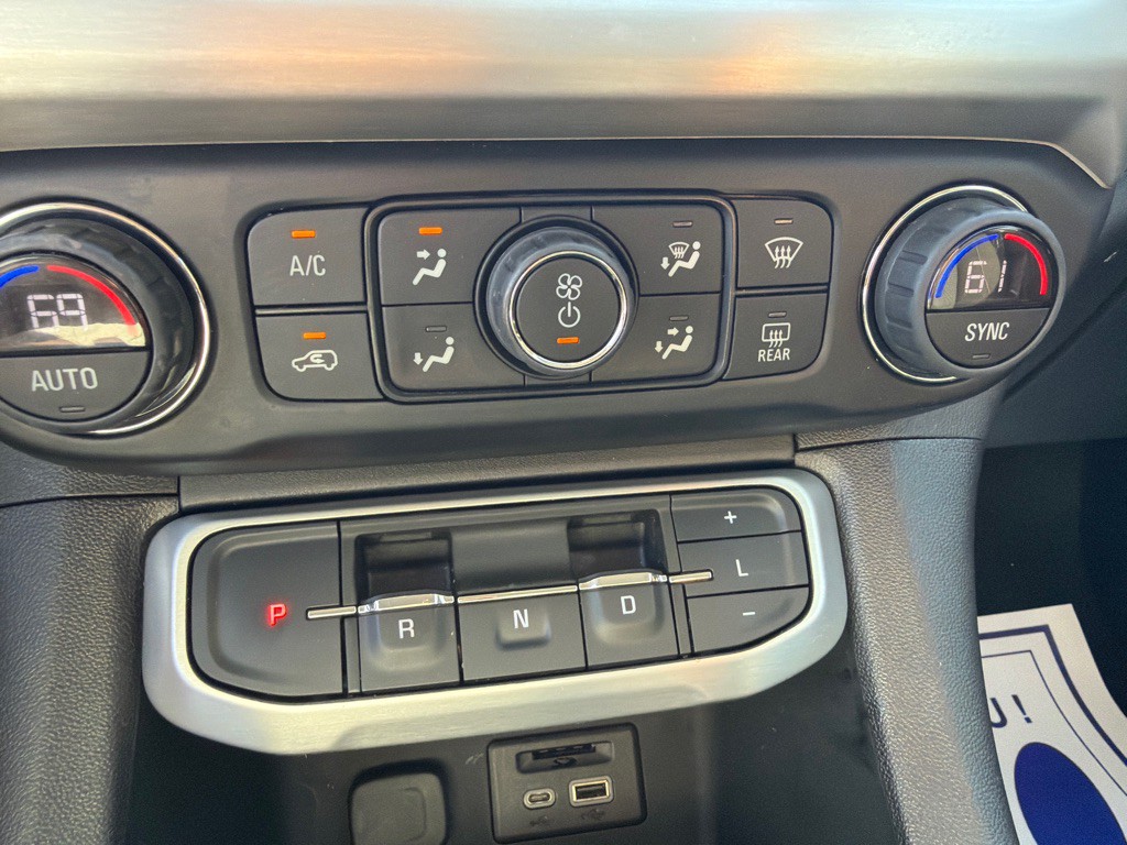 2022 GMC Acadia Image 28