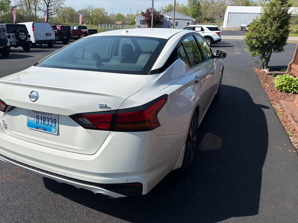 2021 Nissan Altima Image 8