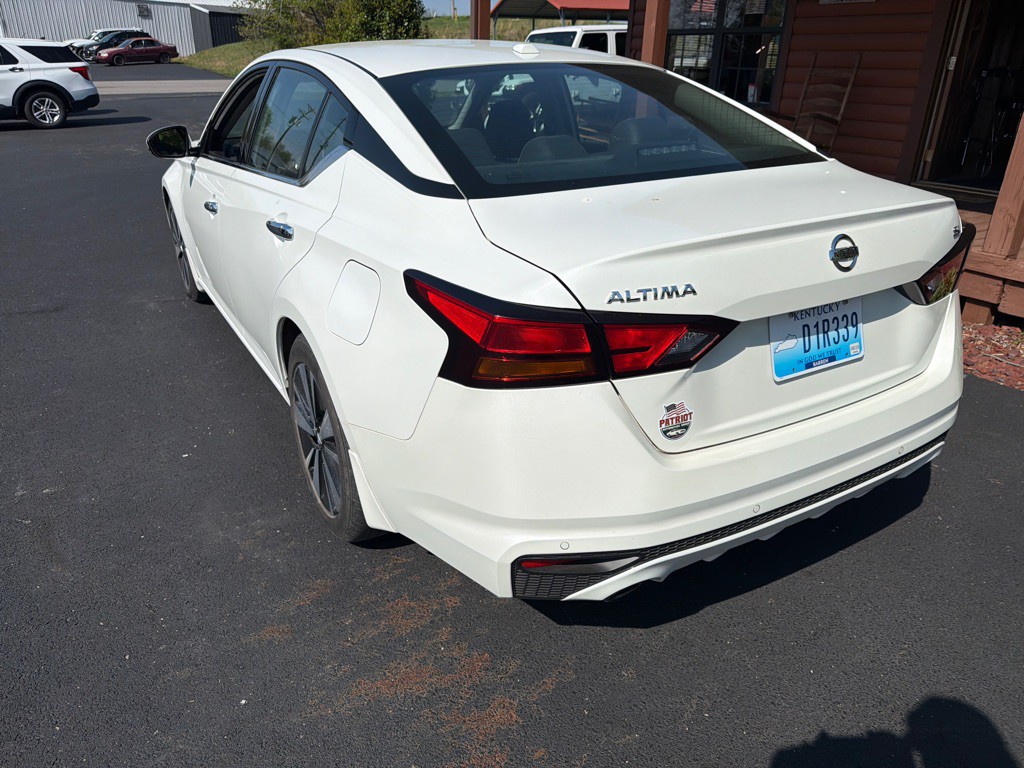 2021 Nissan Altima Image 11