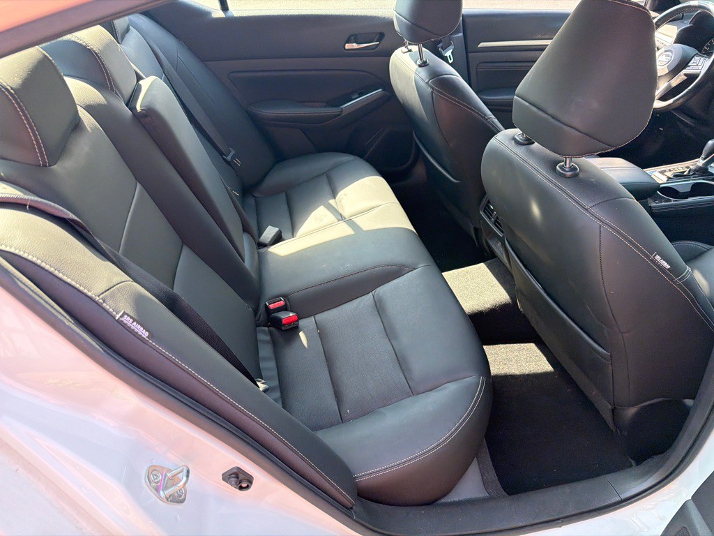 2021 Nissan Altima Image 17