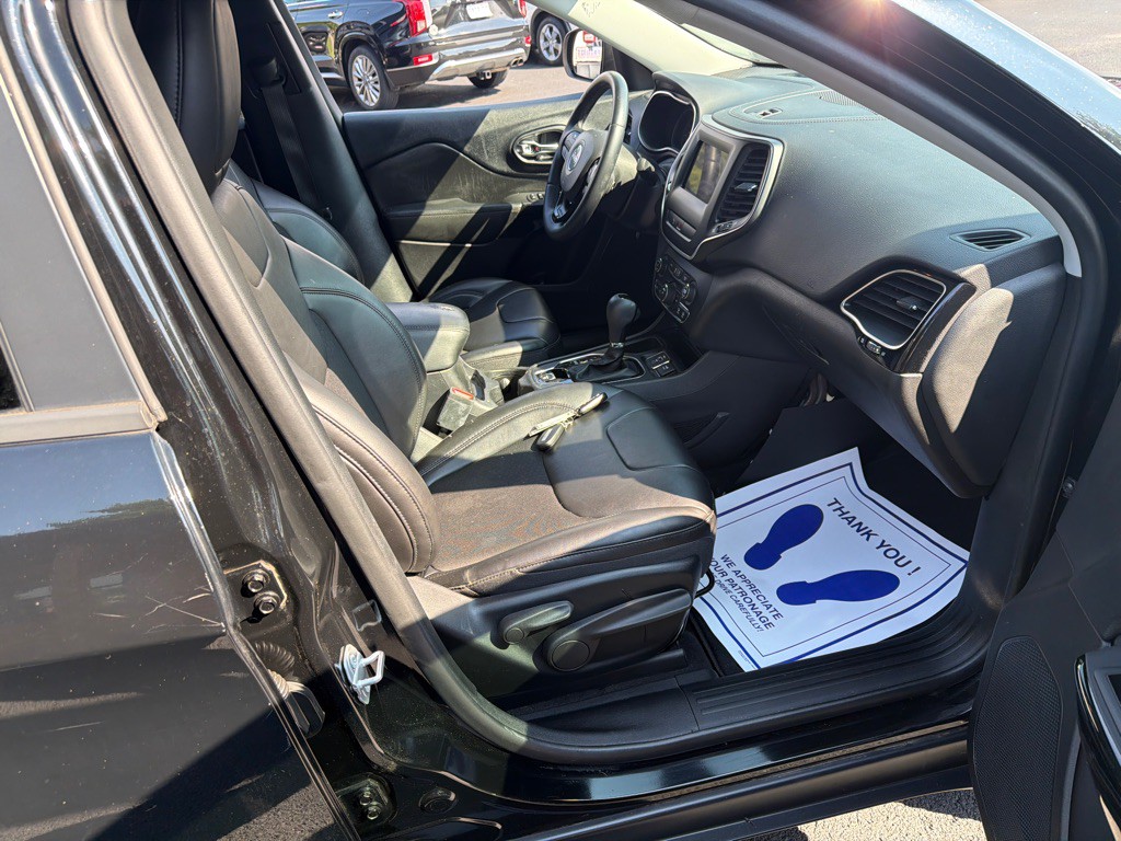 2019 Jeep Cherokee Image 12
