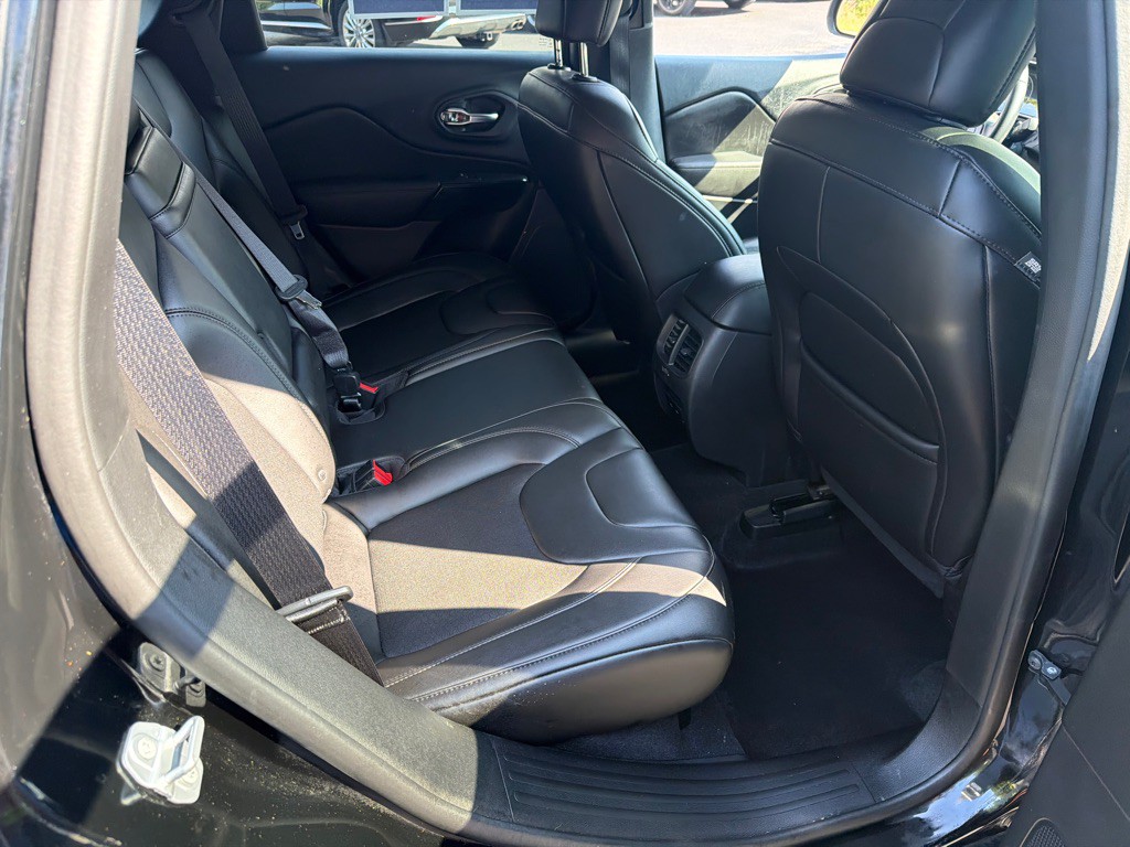 2019 Jeep Cherokee Image 13
