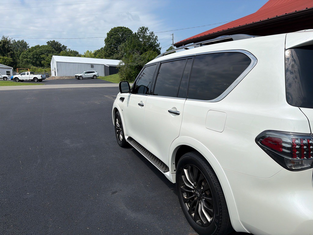 2017 INFINITI QX80 Image 10