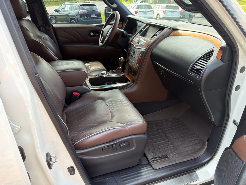 2017 INFINITI QX80 Image 15