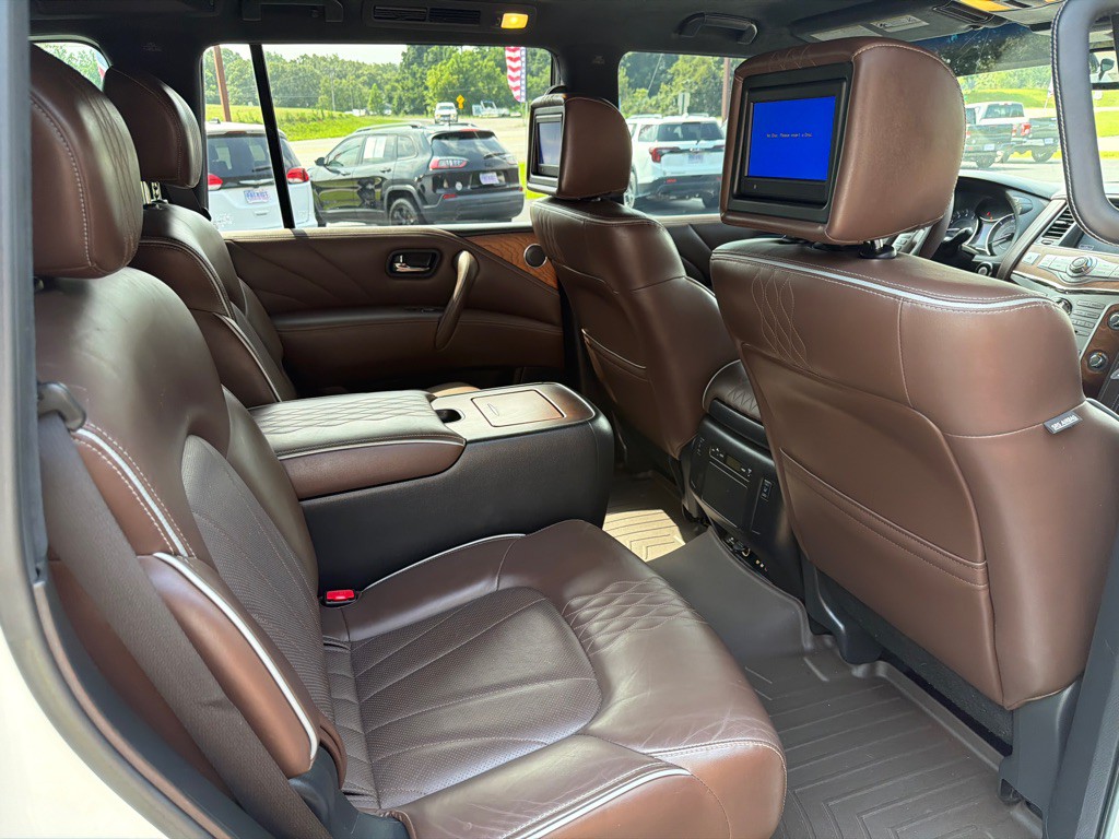 2017 INFINITI QX80 Image 16