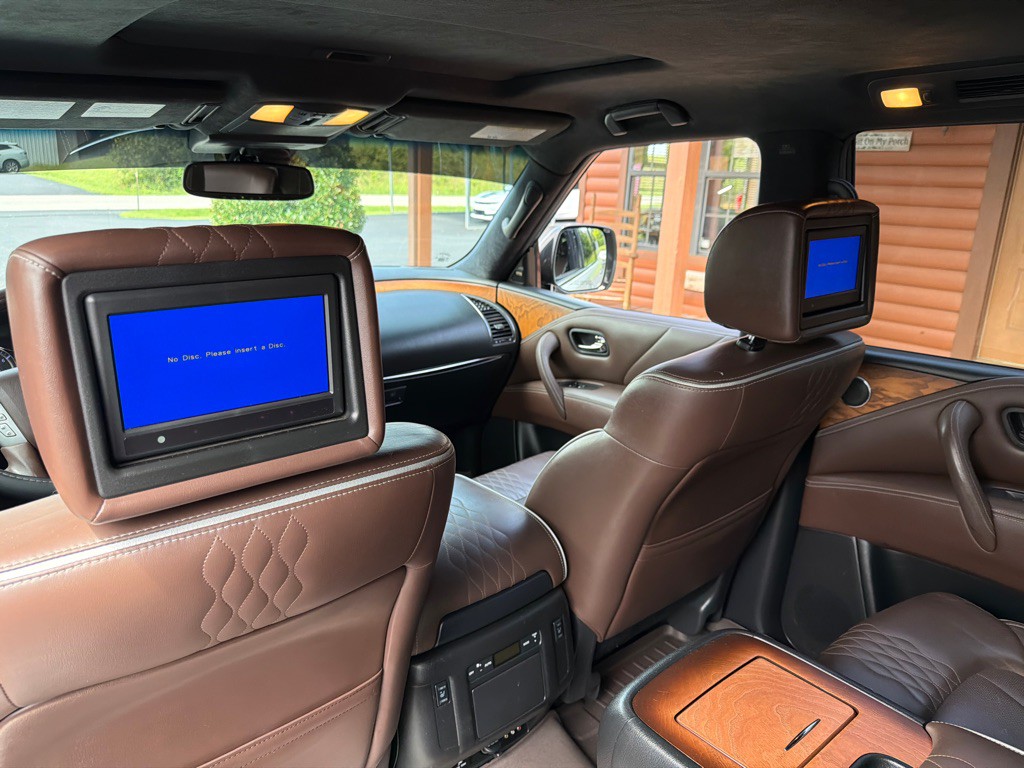 2017 INFINITI QX80 Image 18