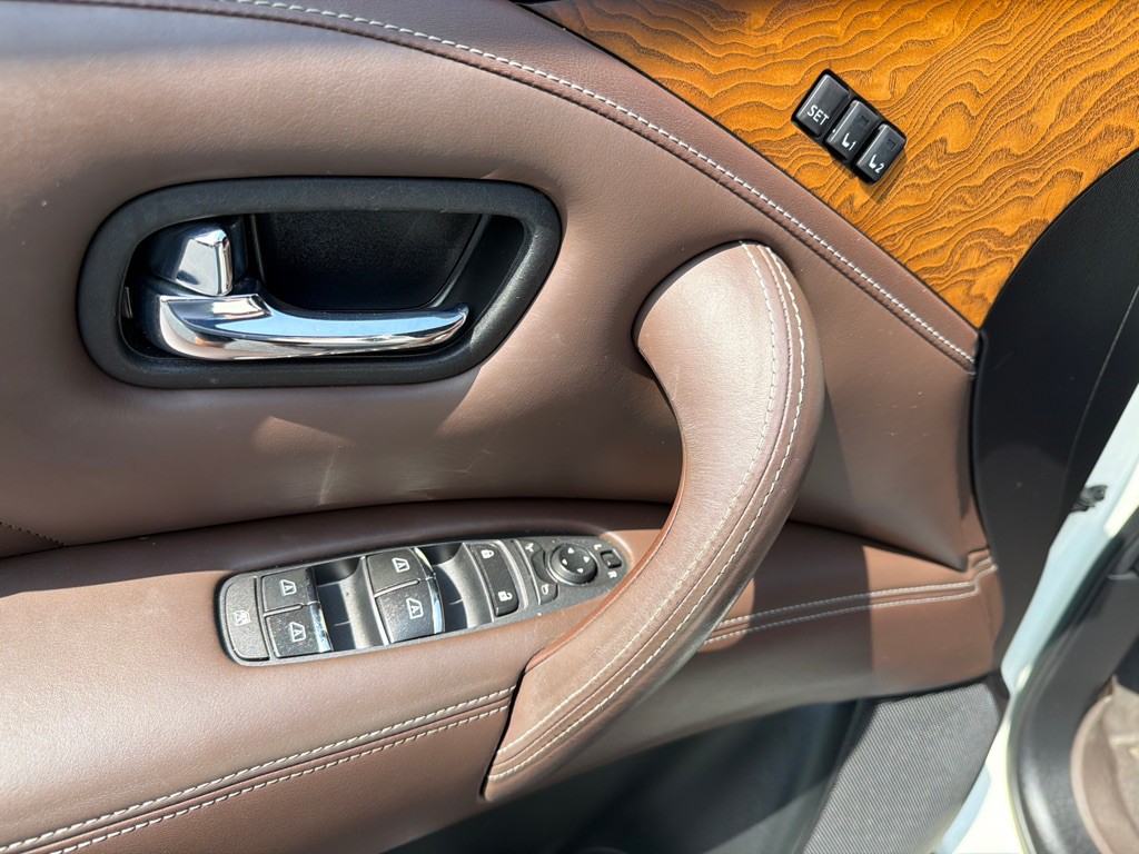 2017 INFINITI QX80 Image 21