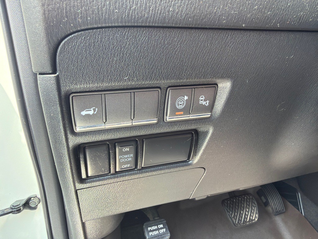 2017 INFINITI QX80 Image 23