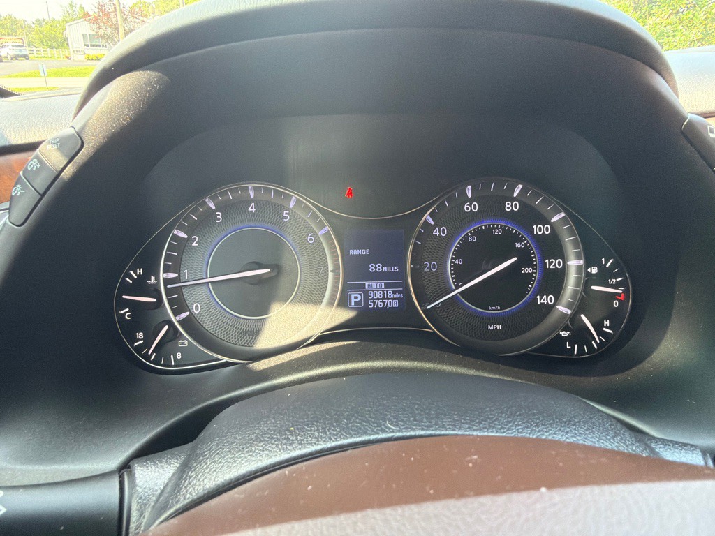 2017 INFINITI QX80 Image 25
