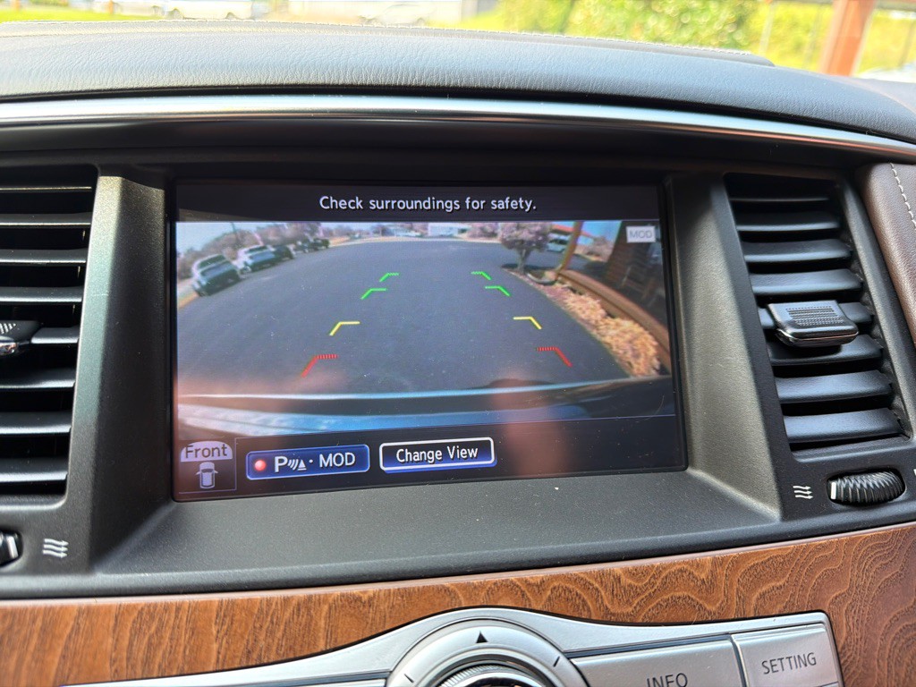 2017 INFINITI QX80 Image 27