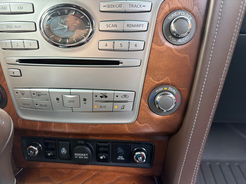 2017 INFINITI QX80 Image 30