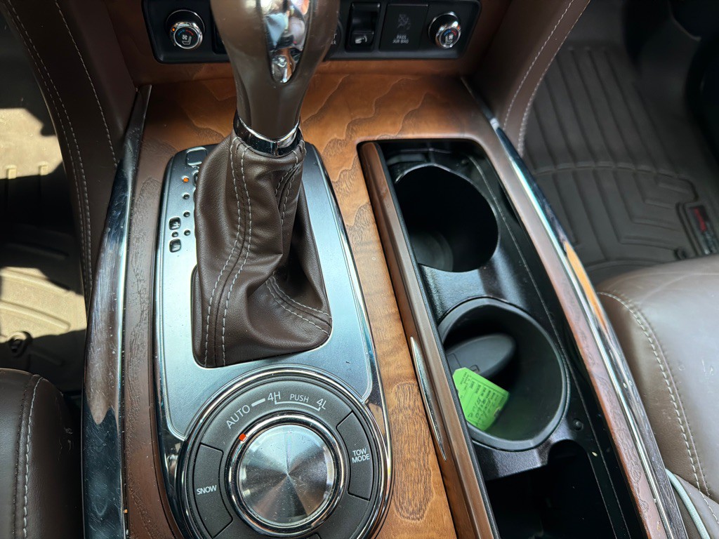 2017 INFINITI QX80 Image 31