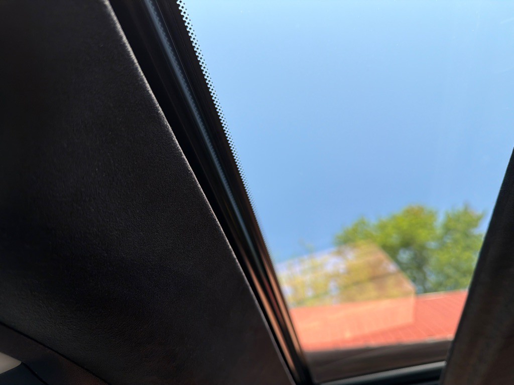 2017 INFINITI QX80 Image 32