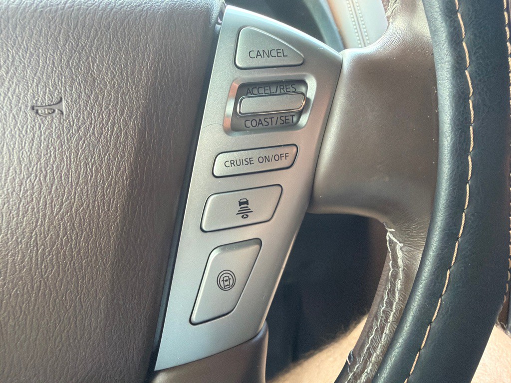 2017 INFINITI QX80 Image 33