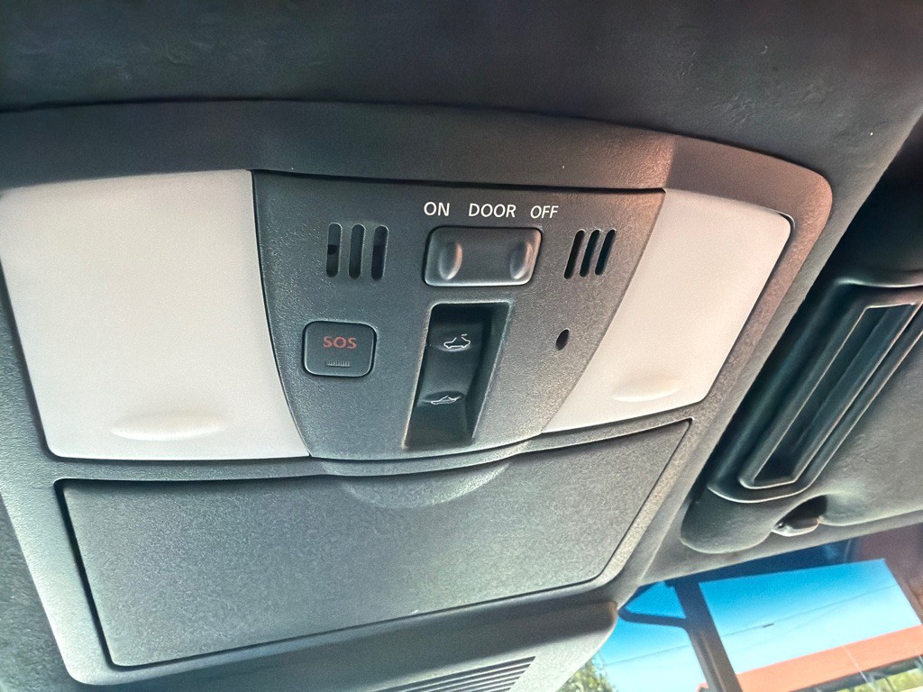 2017 INFINITI QX80 Image 35