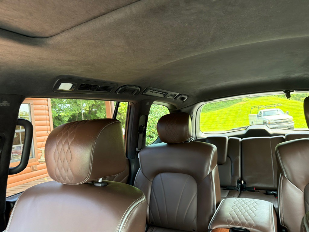 2017 INFINITI QX80 Image 36