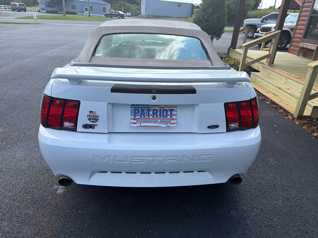 2001 Ford Mustang Image 10