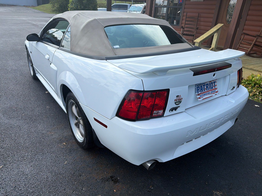 2001 Ford Mustang Image 11