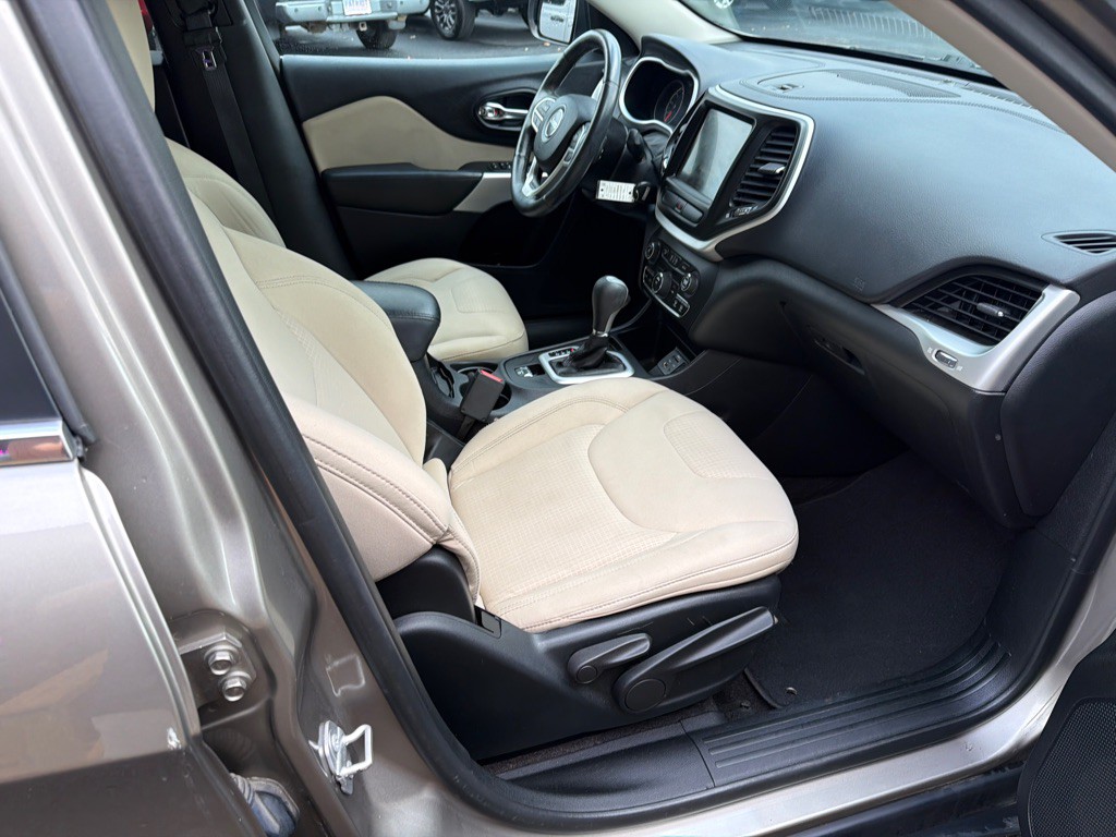 2017 Jeep Cherokee Image 7