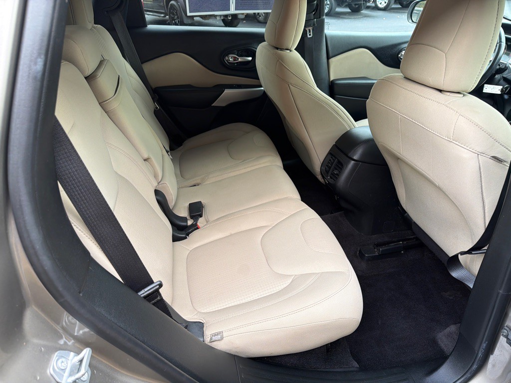 2017 Jeep Cherokee Image 8