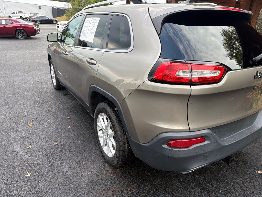 2017 Jeep Cherokee Image 10