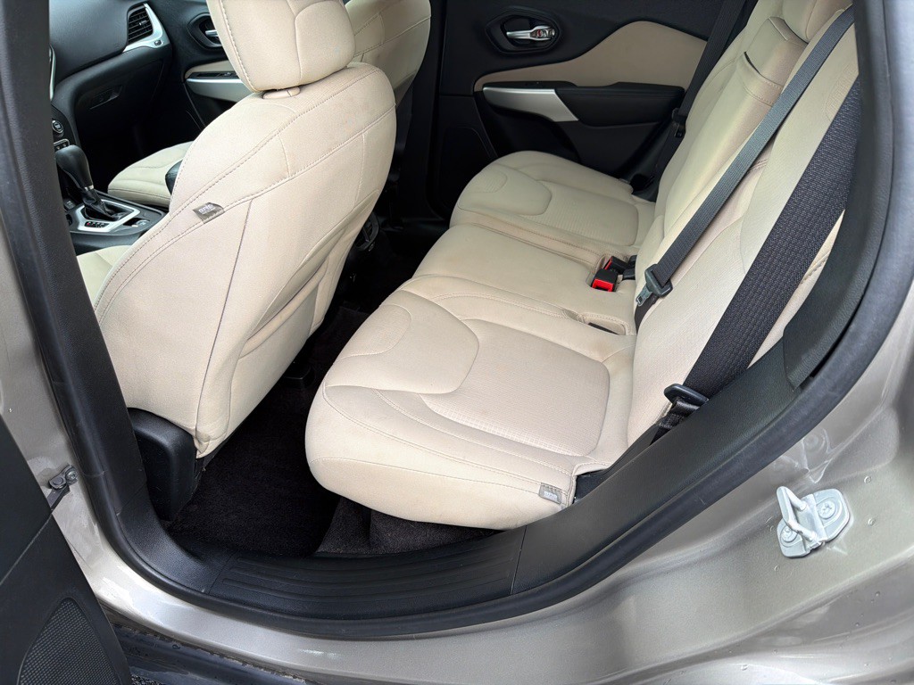 2017 Jeep Cherokee Image 13