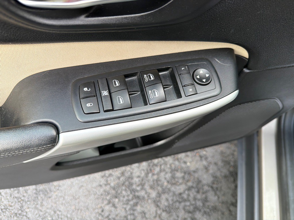 2017 Jeep Cherokee Image 15