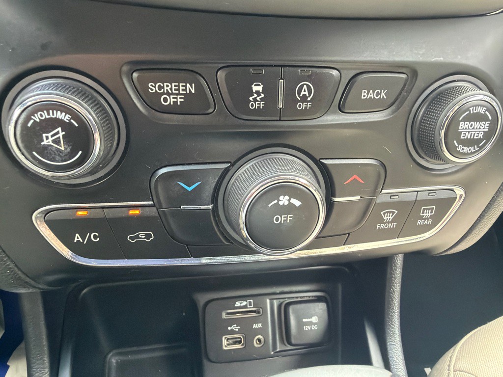 2017 Jeep Cherokee Image 19