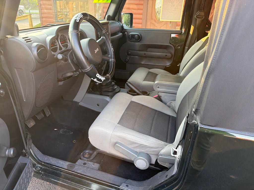 2010 Jeep Wrangler Image 14