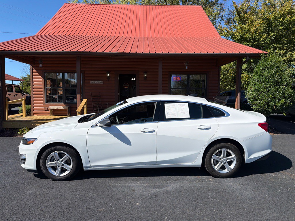2025 Chevrolet Malibu Image 1