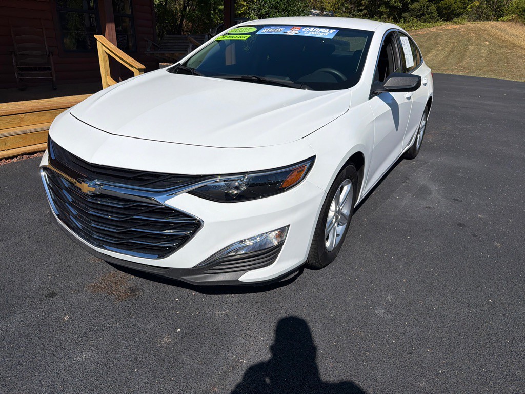 2025 Chevrolet Malibu Image 2