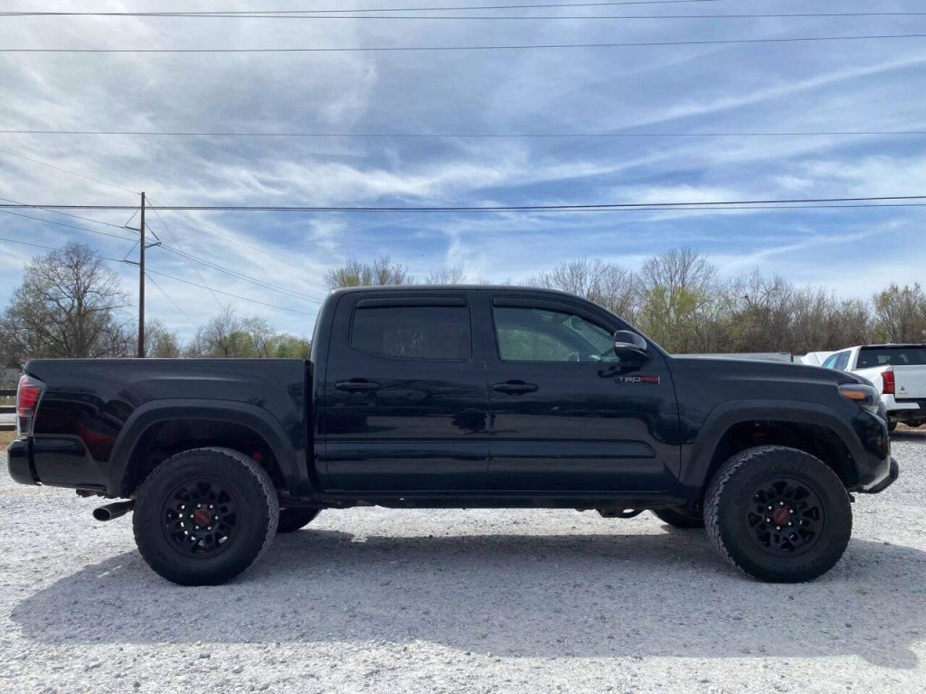 2018 Toyota Tacoma Image 1