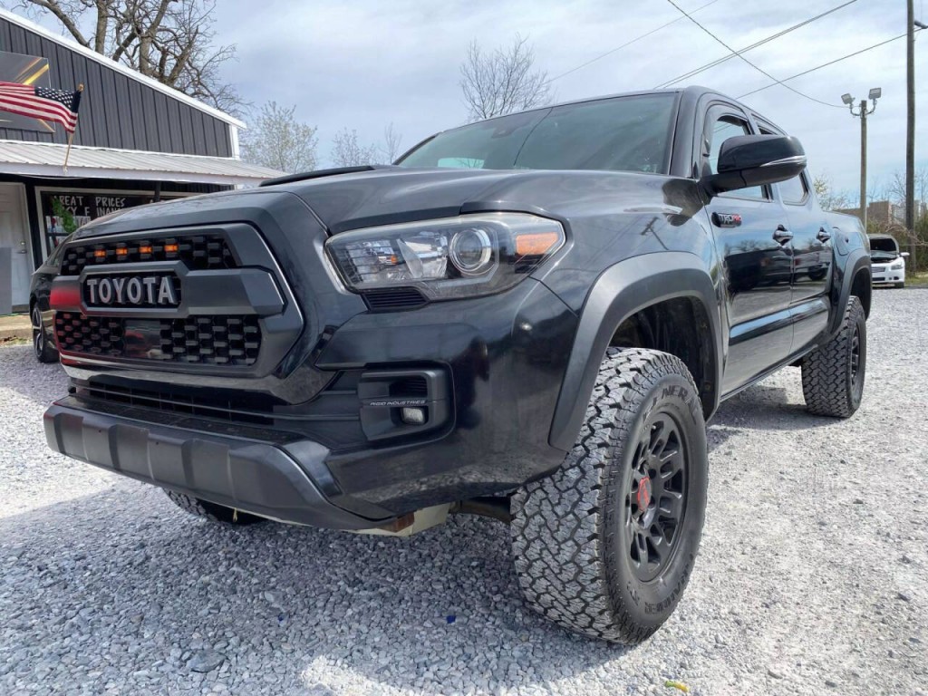2018 Toyota Tacoma Image 3