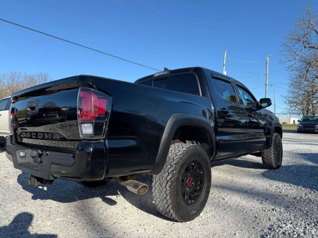 2018 Toyota Tacoma Image 8
